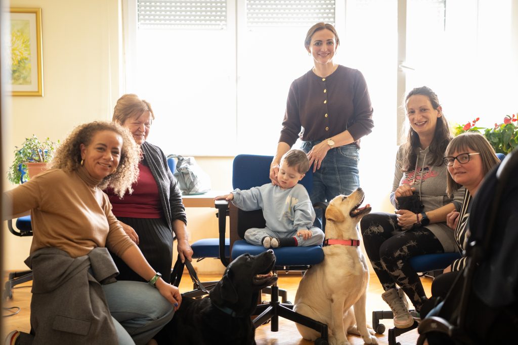 končar d&st, dječak emanuel, bella